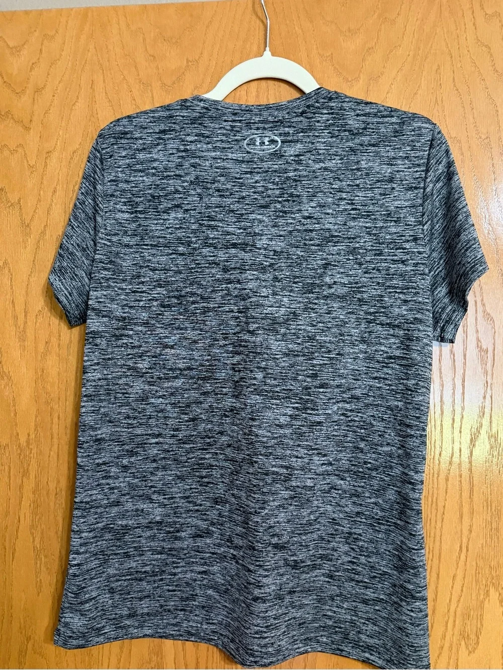 Lot of Women’s workout tops - UnderArmour, Nike, Reebok - Picture 5 of 13